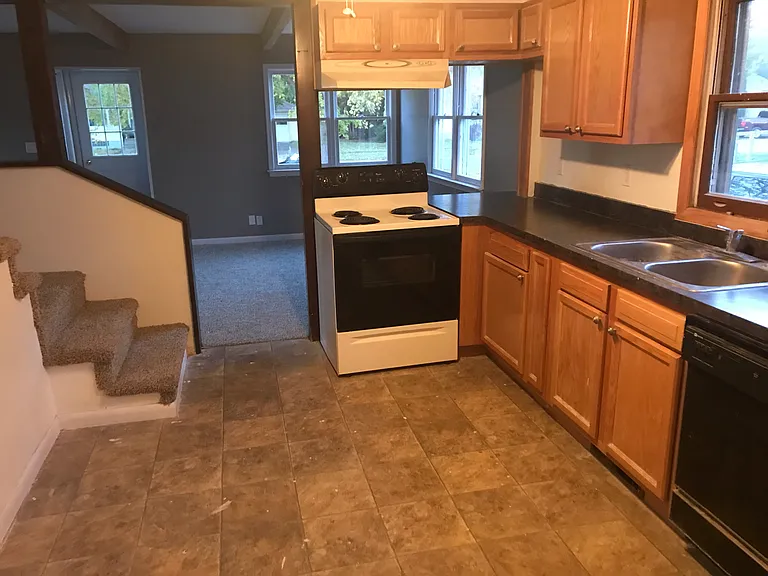 566 E Sebewaing St — Photo 11