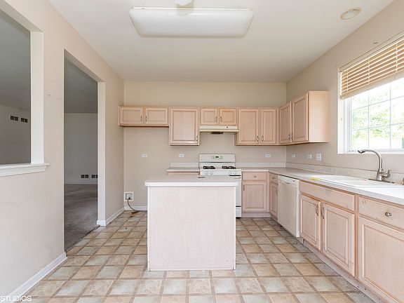4th image of 11304 Bellflower Ln #11304