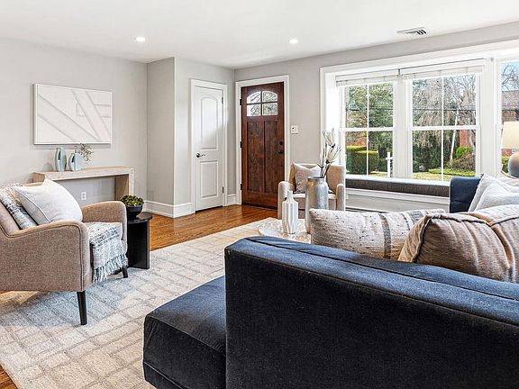 3rd image of 332 Overhill Rd