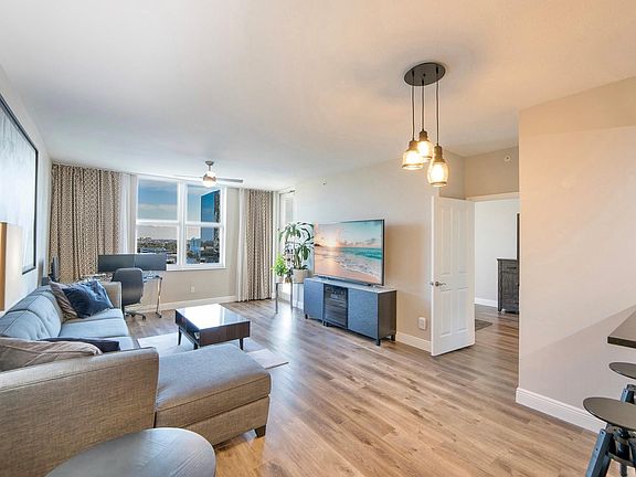 3rd image of 511 SE 5th Avenue #1007