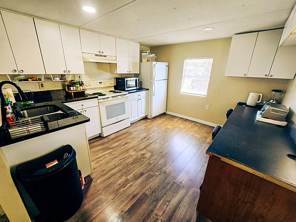 5th image of 200 E Robson St #16