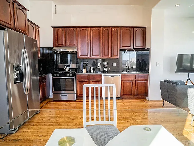 5 bed, $1,795 — Photo 3