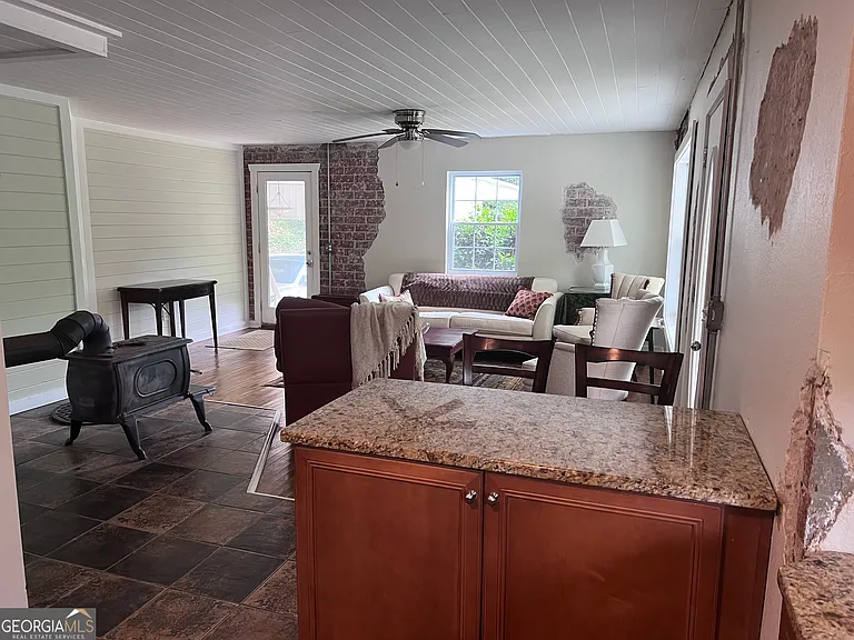 66 Logan Ln — Photo 4