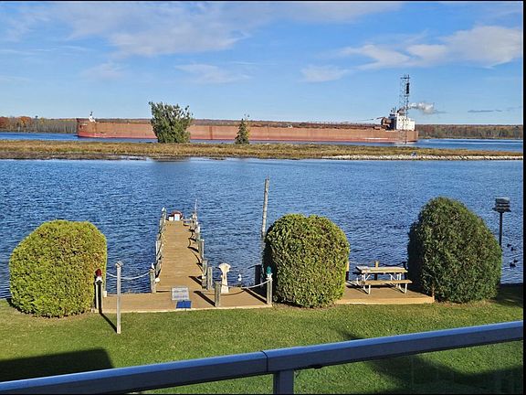 5th image of 2871 Riverside Dr #1