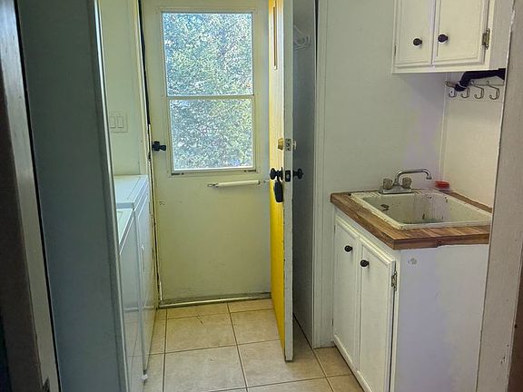 4th image of 135 Flagstaff Way