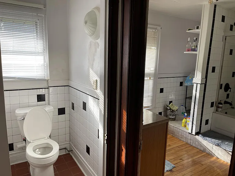 1008 W Huron St — Photo 17