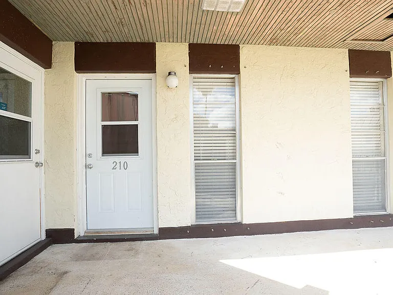 2 Greenway Vlg N #210 — Photo 1