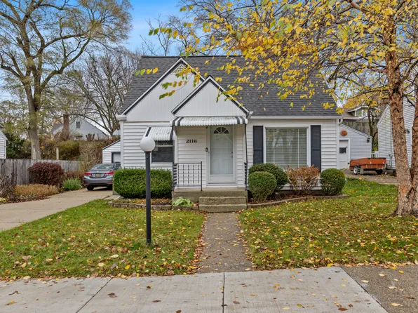 2116 Riverside Dr NE, Grand Rapids, MI 49505