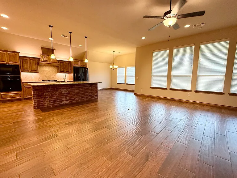 706 Sedona Dr — Photo 4