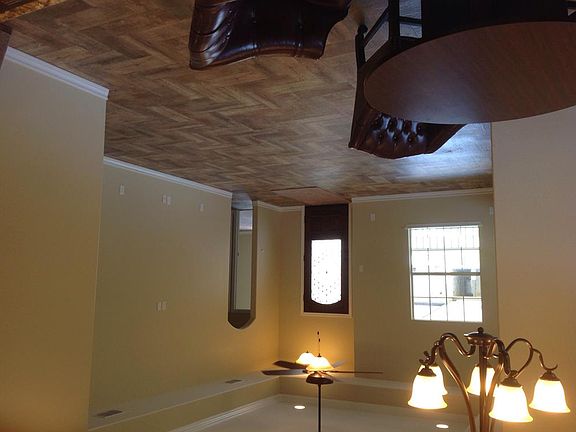 5th image of 2410 Country Oaks Cir