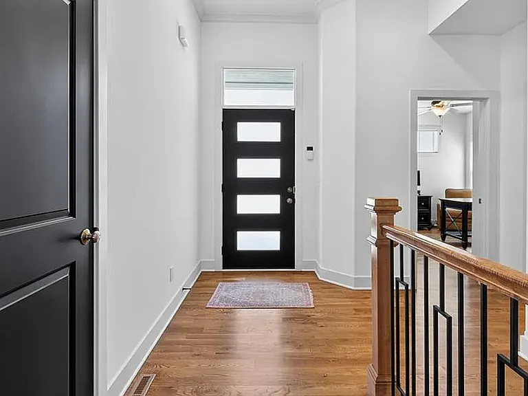 8808 N Clarion Ave — Photo 4