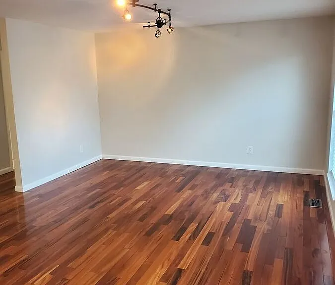 2617 S Lewiston St — Photo 2