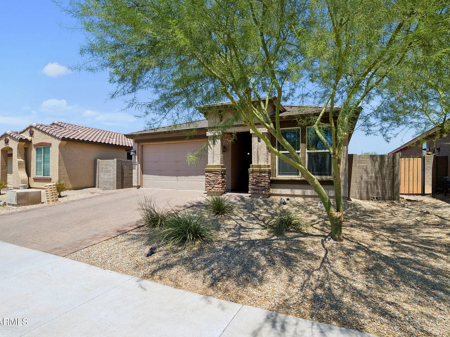 4 bed, 2.0 bath, 1907 sqft, $2,200 — Photo 3
