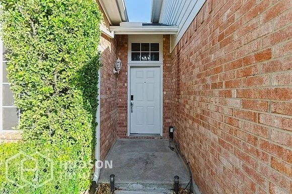 4 bed, 2.5 bath, 2002 sqft, $2,520 — Photo 3