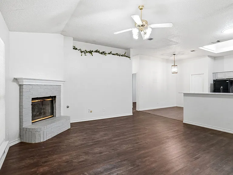 7103 Greenspoint Dr — Photo 4