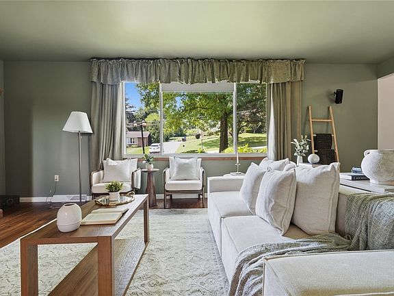 3rd image of 216 McCartney Dr
