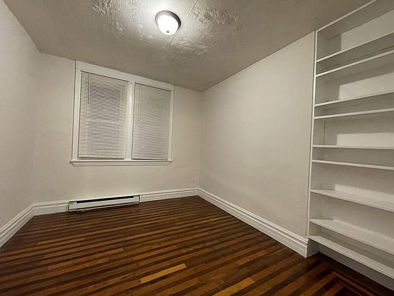 5th image of 858 Dewey Ave