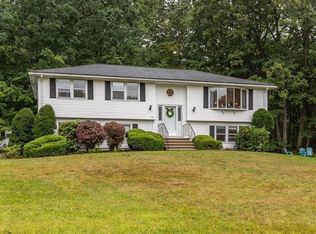 4 Strawberry Ln, Billerica, MA 01821