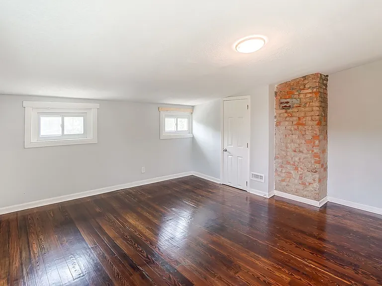 1852 Knox St — Photo 23