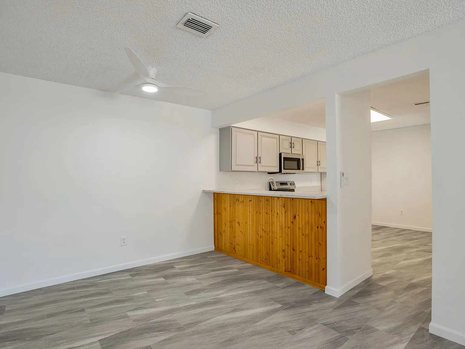 2 bed, 1039 sqft, $2,150 — Photo 3