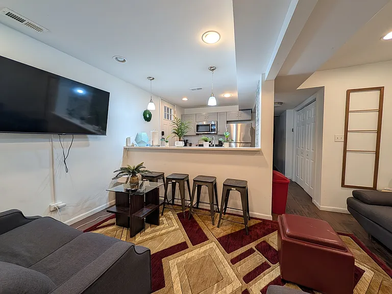 2324 W Monroe St #G — Photo 4