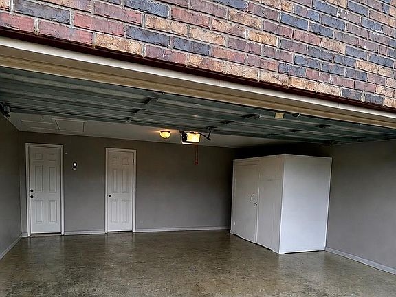 3rd image of 2640 Clayburne Dr