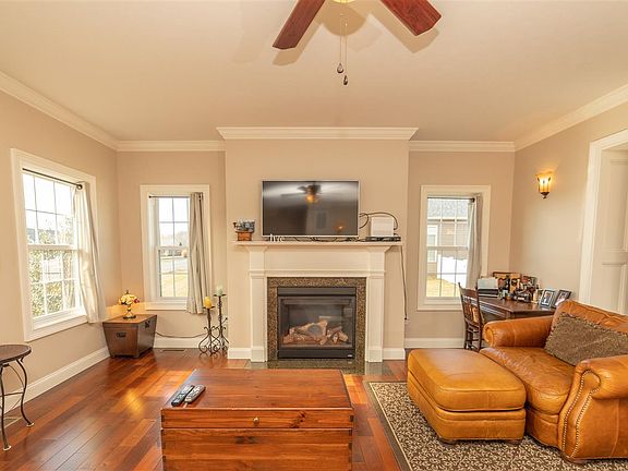 4th image of 1845 Marigold Cir