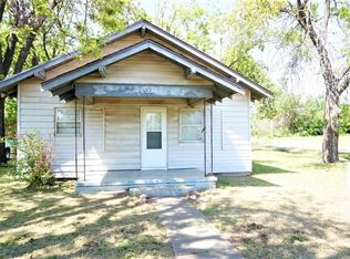 401 Ivanhoe St, Perry, OK 73077