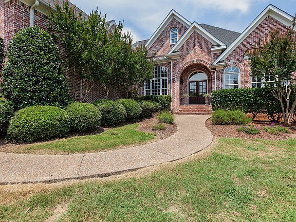 5th image of 812 Highgrove Cir