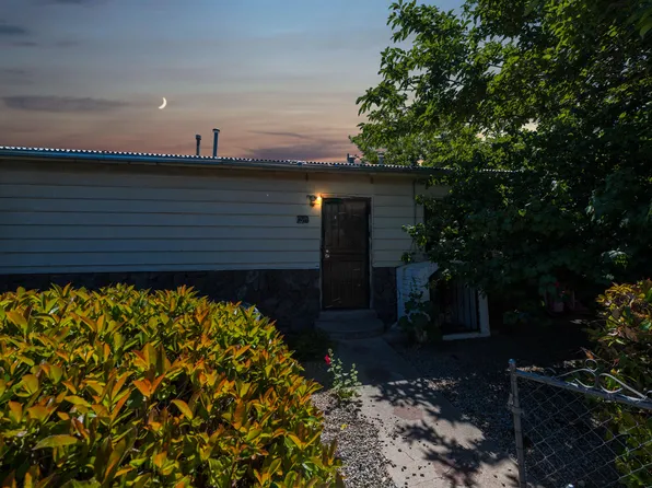 1910 Hinkle St SE, Albuquerque, NM 87102