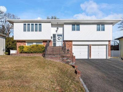 53 Beaumont Drive, Plainview, NY, 11803