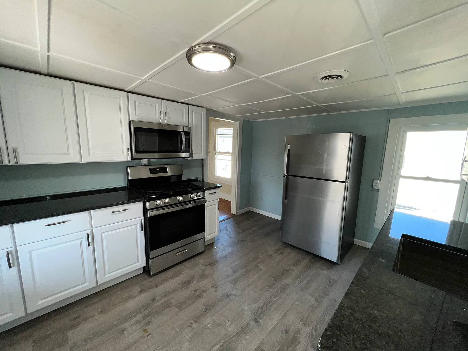 2 bed, 1050 sqft, $1,650 — Photo 4