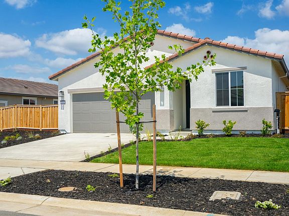 2nd image of 1083 Camomile Drive