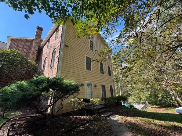 11698 Deerfield Dr, Oakton, VA 22124