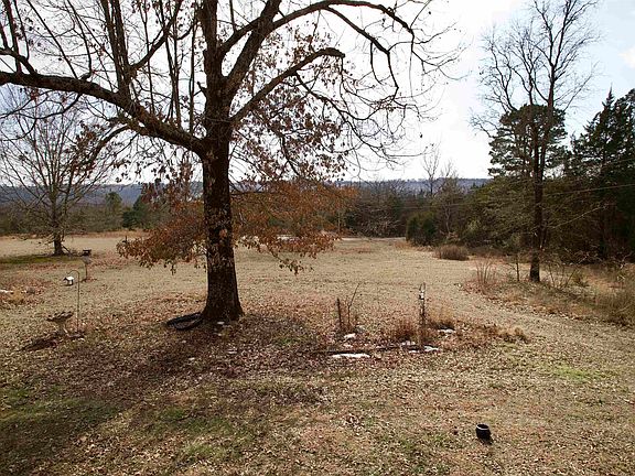 5th image of 40 Pine Cone Ln