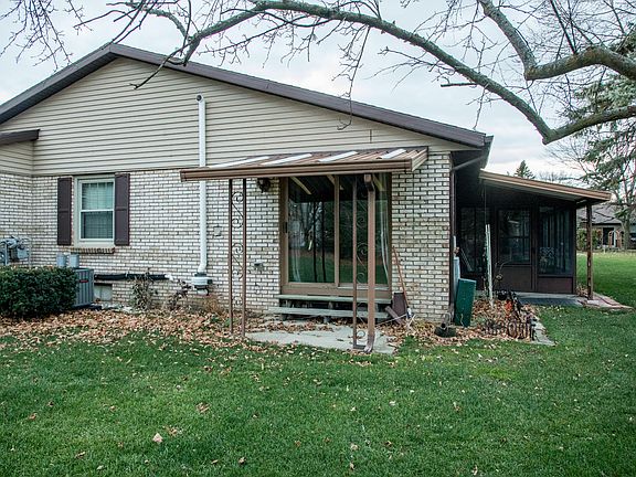 3rd image of 7484 Pinegrove Dr #43