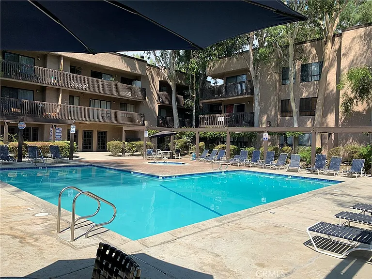 22100 Burbank Blvd #22100 — Photo 12