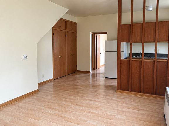 2nd image of 1002 W 4th St #4