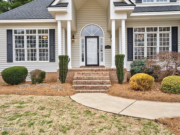 3rd image of 3209 Edinburgh Drive NW