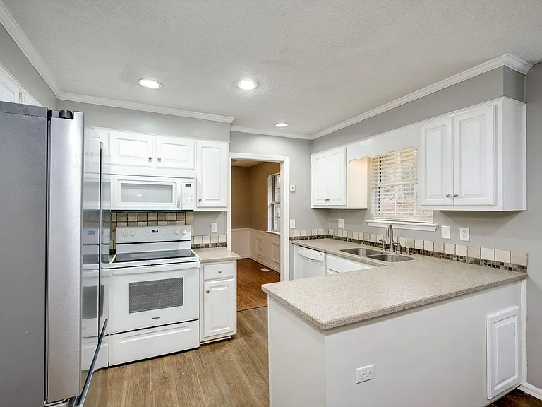 2508 Sand Ridge Ct — Photo 12