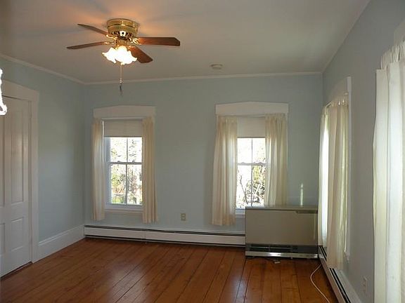 Living room w/Rinnai Heater (propane)