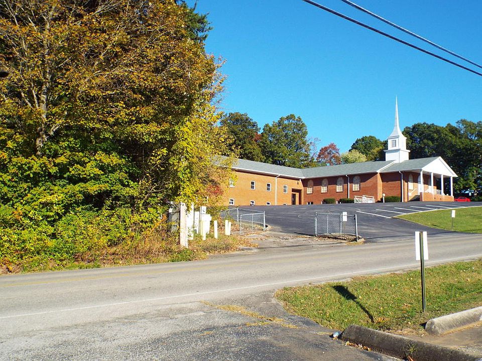 2nd image of 129 Memorial Dr