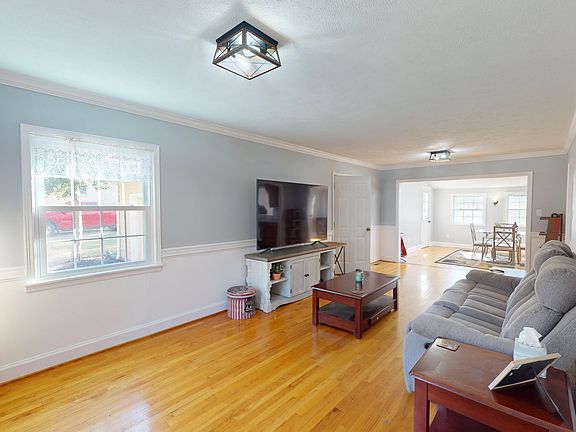 4th image of 1828 Cherry Ave