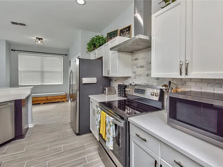 11533 Woodmount Ln — Photo 10