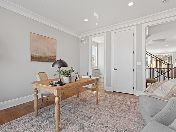 3rd image of 795 Irvin Ln SW