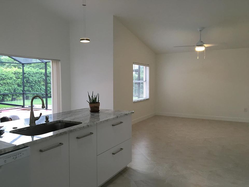 1st image of 9943 Boca Ave N
