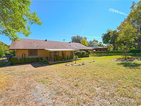 4th image of 11804 Oakwood Dr