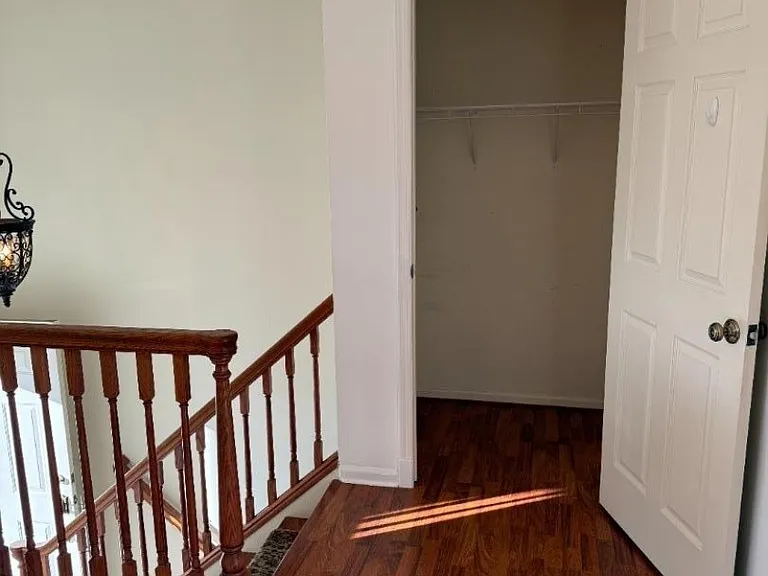 518 Downer St — Photo 13