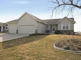 1238 Meadow Pkwy, Mayer, MN 55360