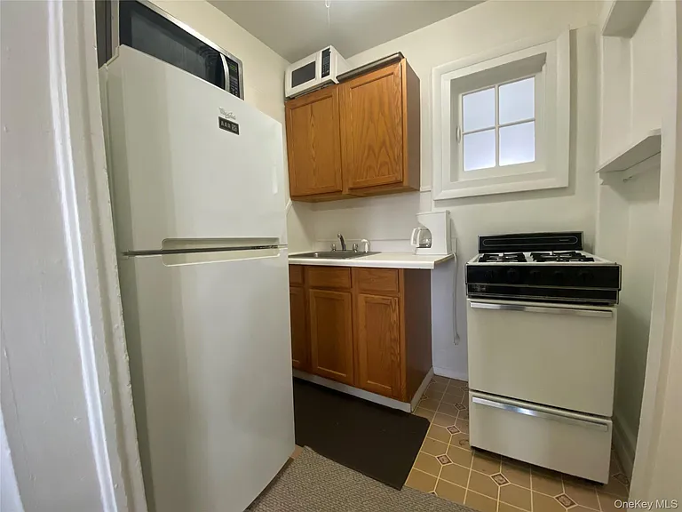 94 Sanfordville Rd #4 — Photo 5